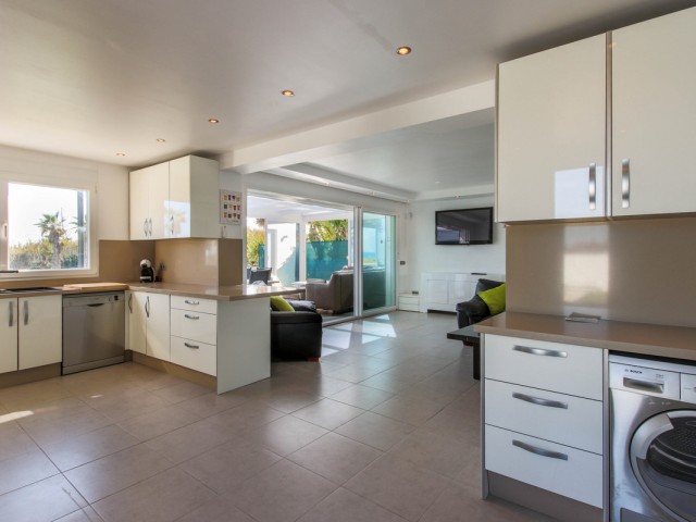 3 Bedrooms Villa in New Golden Mile