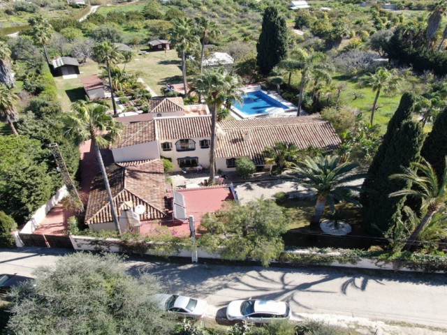 Villa avec 9 Chambres  à Estepona