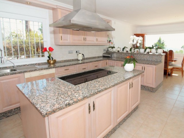 10 Schlafzimmer Villa in El Paraiso