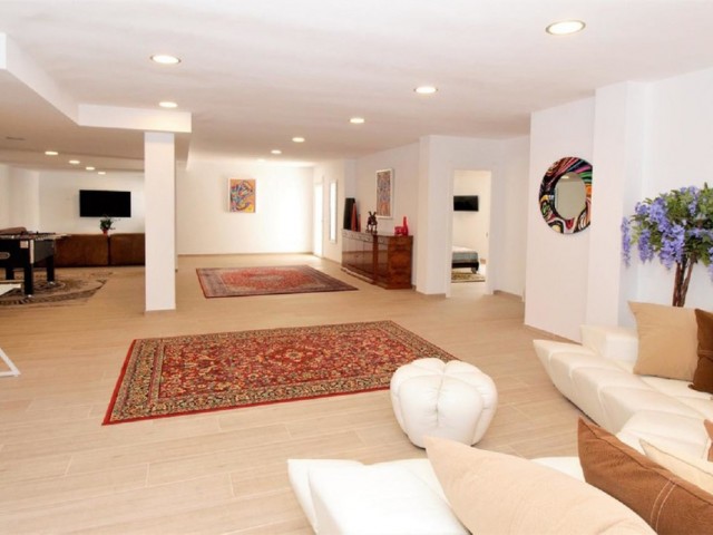 10 Schlafzimmer Villa in El Paraiso