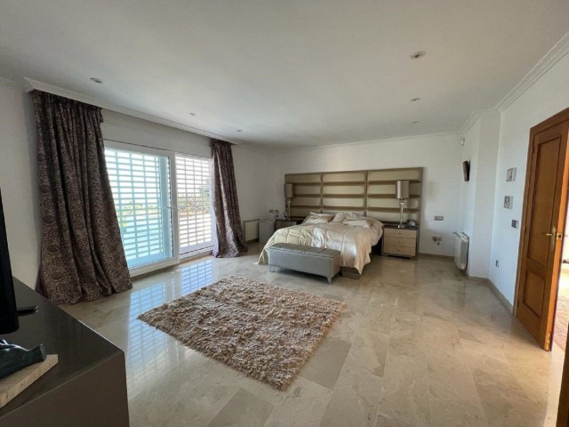 10 Schlafzimmer Villa in El Paraiso