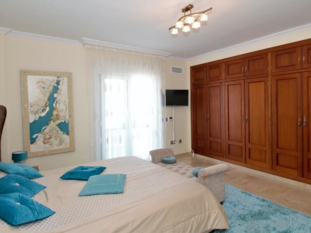 10 Schlafzimmer Villa in El Paraiso