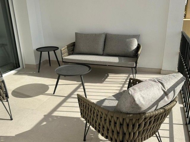 Apartment, La Quinta, R4450825