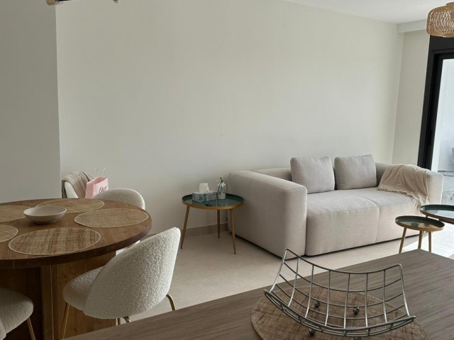Apartment, La Quinta, R4450825