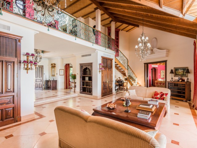 Villa avec 8 Chambres  à Nueva Andalucía