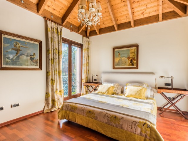 8 Schlafzimmer Villa in Nueva Andalucía