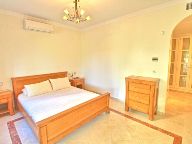 3 Bedrooms Apartment in San Roque Club