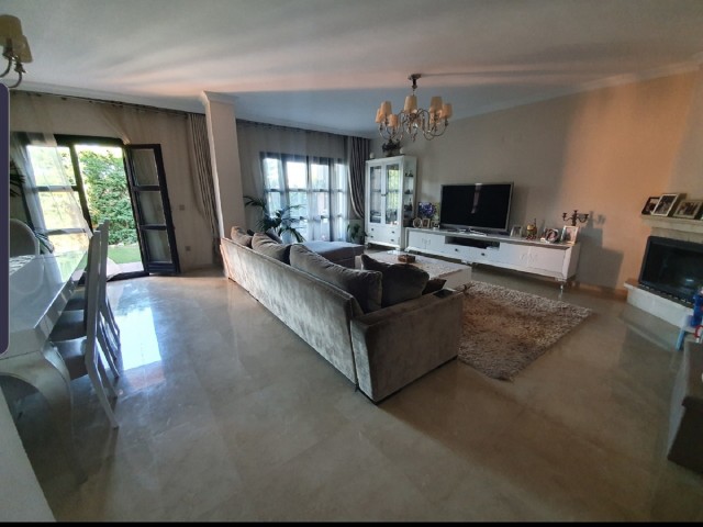 4 Bedrooms Townhouse in San Pedro de Alcántara