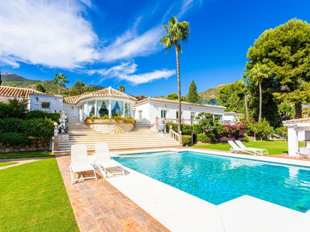 8 Bedrooms Villa in Benalmadena