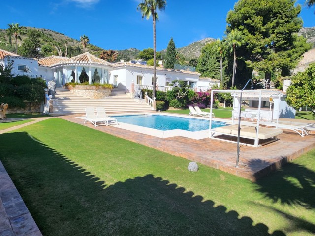 8 Bedrooms Villa in Benalmadena