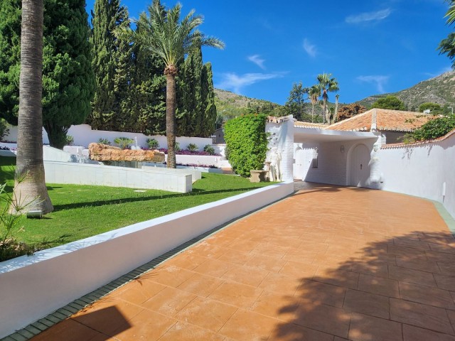 8 Bedrooms Villa in Benalmadena