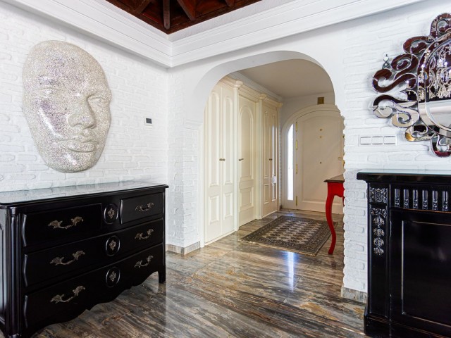 8 Bedrooms Villa in Benalmadena