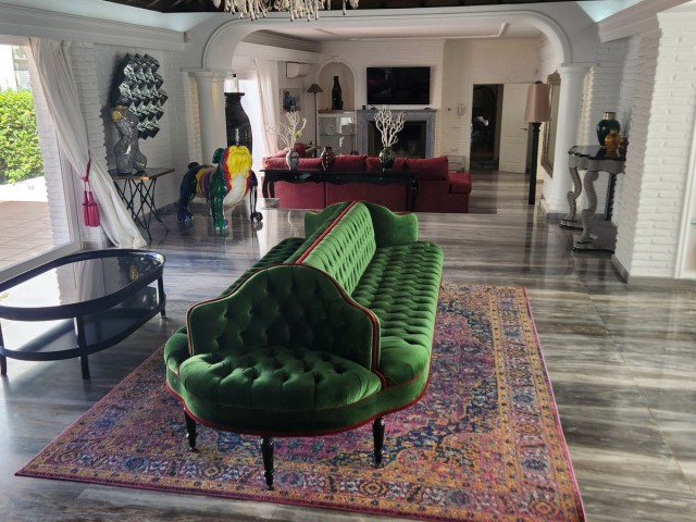 8 Bedrooms Villa in Benalmadena