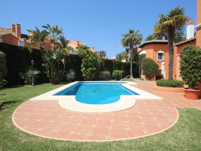 Villa avec 4 Chambres  à Bahía de Marbella