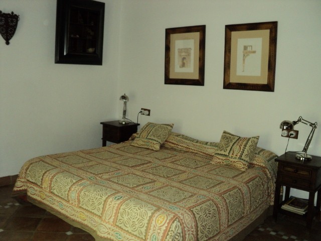 Villa con 4 Dormitorios  en Benaoján