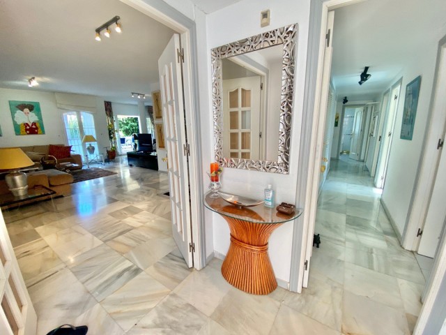 Apartment, Nagüeles, R4397512