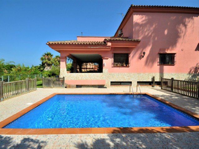 Villa, Casares Playa, R3668675