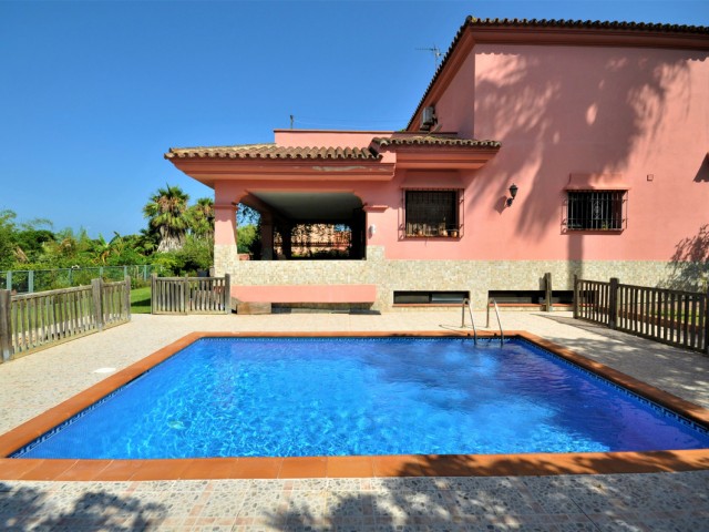 4 Schlafzimmer Villa in Casares Playa