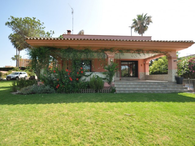 4 Schlafzimmer Villa in Casares Playa