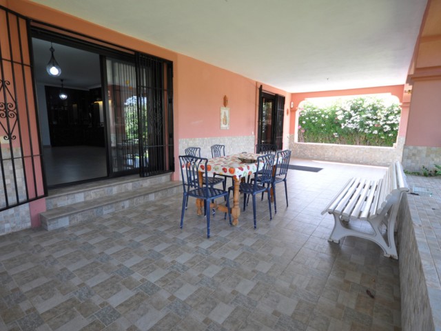 4 Schlafzimmer Villa in Casares Playa