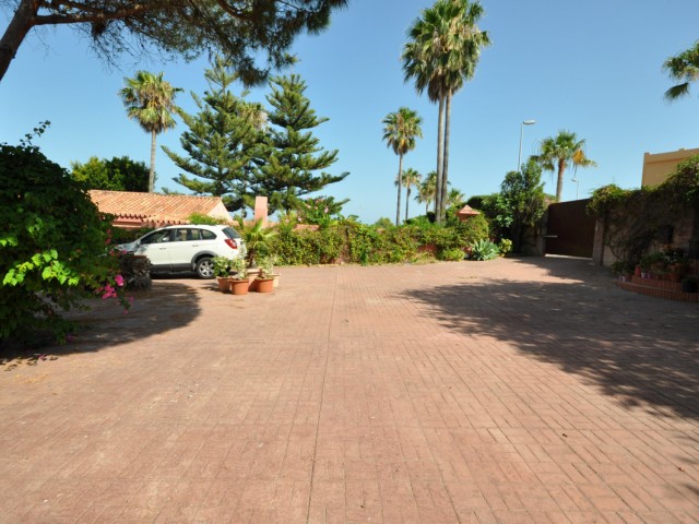 4 Schlafzimmer Villa in Casares Playa