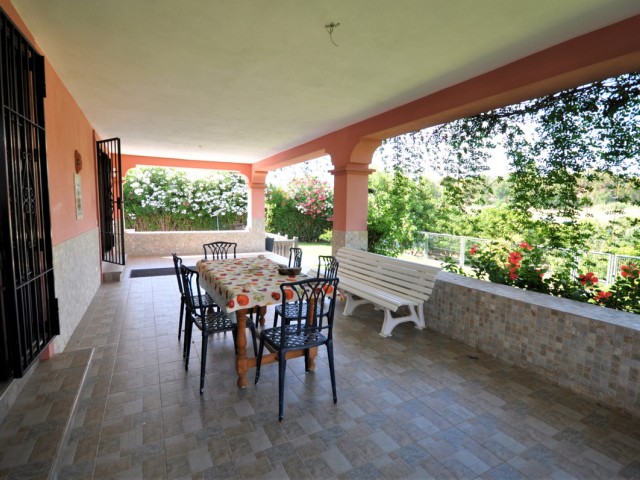 4 Schlafzimmer Villa in Casares Playa