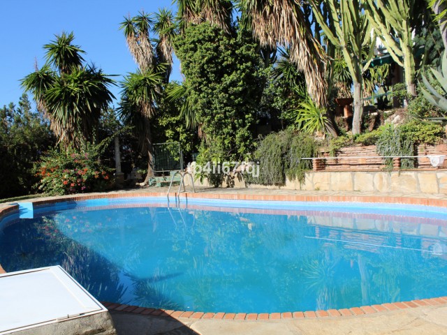 Villa con 7 Dormitorios  en Atalaya