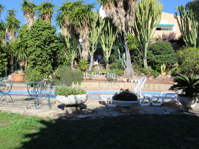 Villa con 7 Dormitorios  en Atalaya