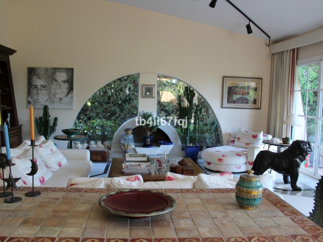 Villa con 7 Dormitorios  en Atalaya