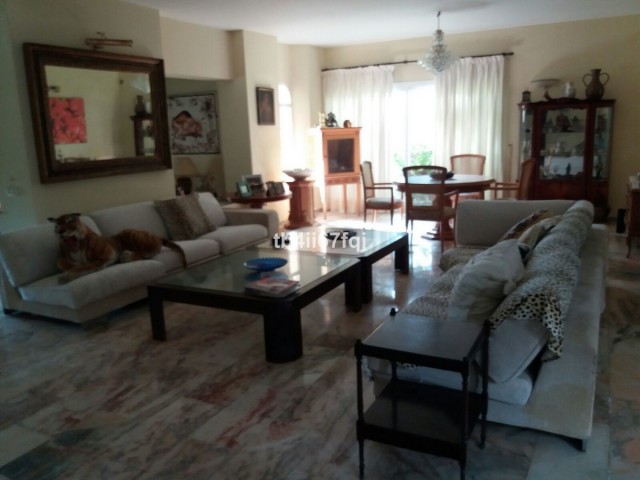 Villa con 7 Dormitorios  en Atalaya