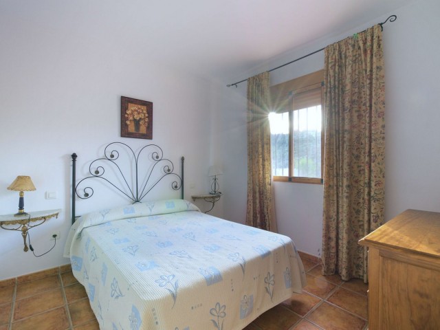 Villa con 4 Dormitorios  en Comares
