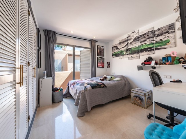 Adosado con 7 Dormitorios  en Nueva Andalucía