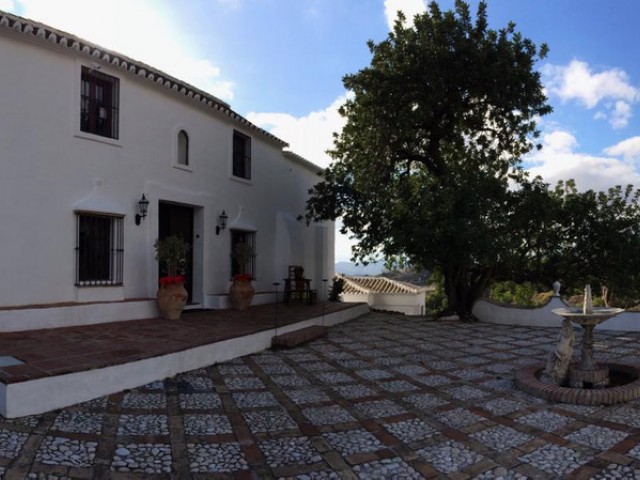 Villa avec 6 Chambres  à Mijas