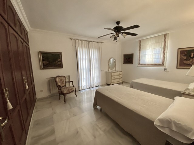5 Bedrooms Villa in Cortijo Blanco