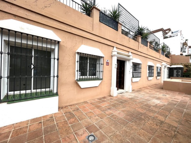Commercial avec 5 Chambres  à San Pedro de Alcántara