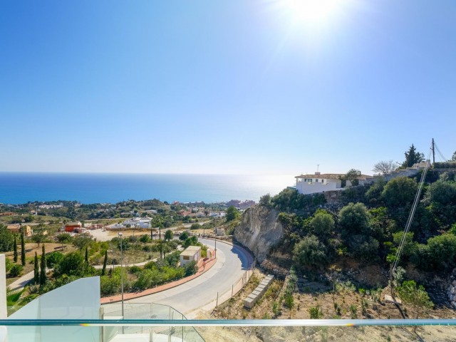 Apartamento con 3 Dormitorios  en Benalmadena Pueblo