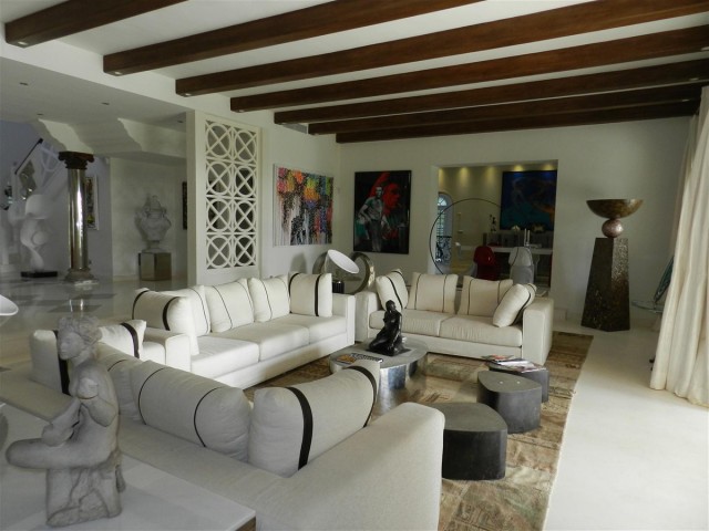Villa con 10 Dormitorios  en Guadalmina Baja