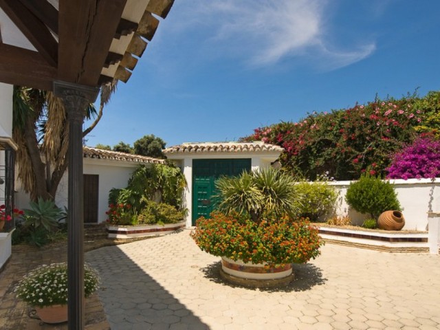 5 Bedrooms Villa in Benalmadena Costa