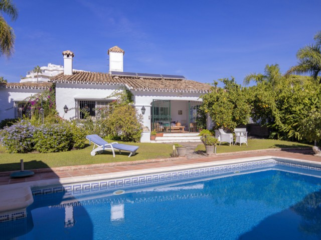 4 Bedrooms Villa in Guadalmina Alta