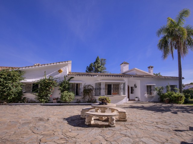 4 Bedrooms Villa in Guadalmina Alta