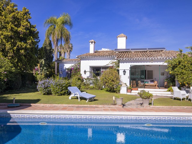 4 Bedrooms Villa in Guadalmina Alta