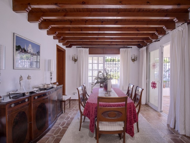 4 Bedrooms Villa in Guadalmina Alta