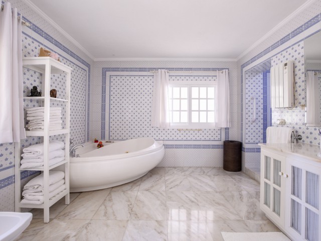 4 Bedrooms Villa in Guadalmina Alta