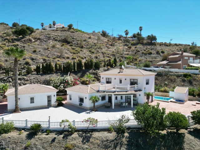 4 Bedrooms Villa in Arenas