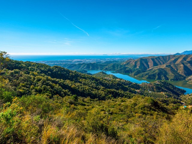 Adosado con 3 Dormitorios  en Istán
