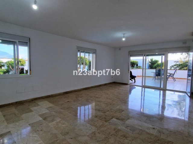 Apartment, Nueva Andalucia, R4564105