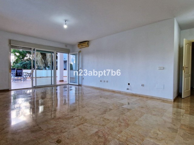Apartment, Nueva Andalucia, R4564105