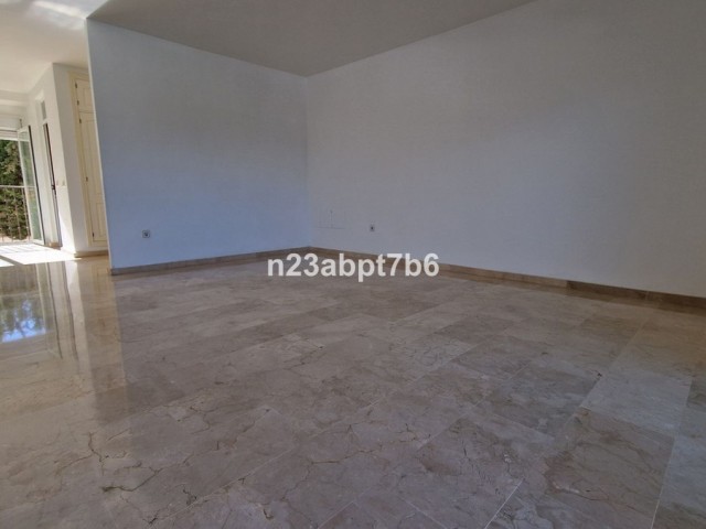 Apartment, Nueva Andalucia, R4564108