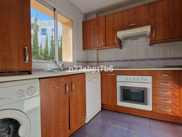 Apartment, Nueva Andalucia, R4564108