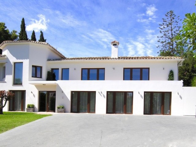 Villa avec 8 Chambres  à San Pedro de Alcántara